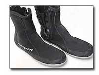 Water  boots with zippers